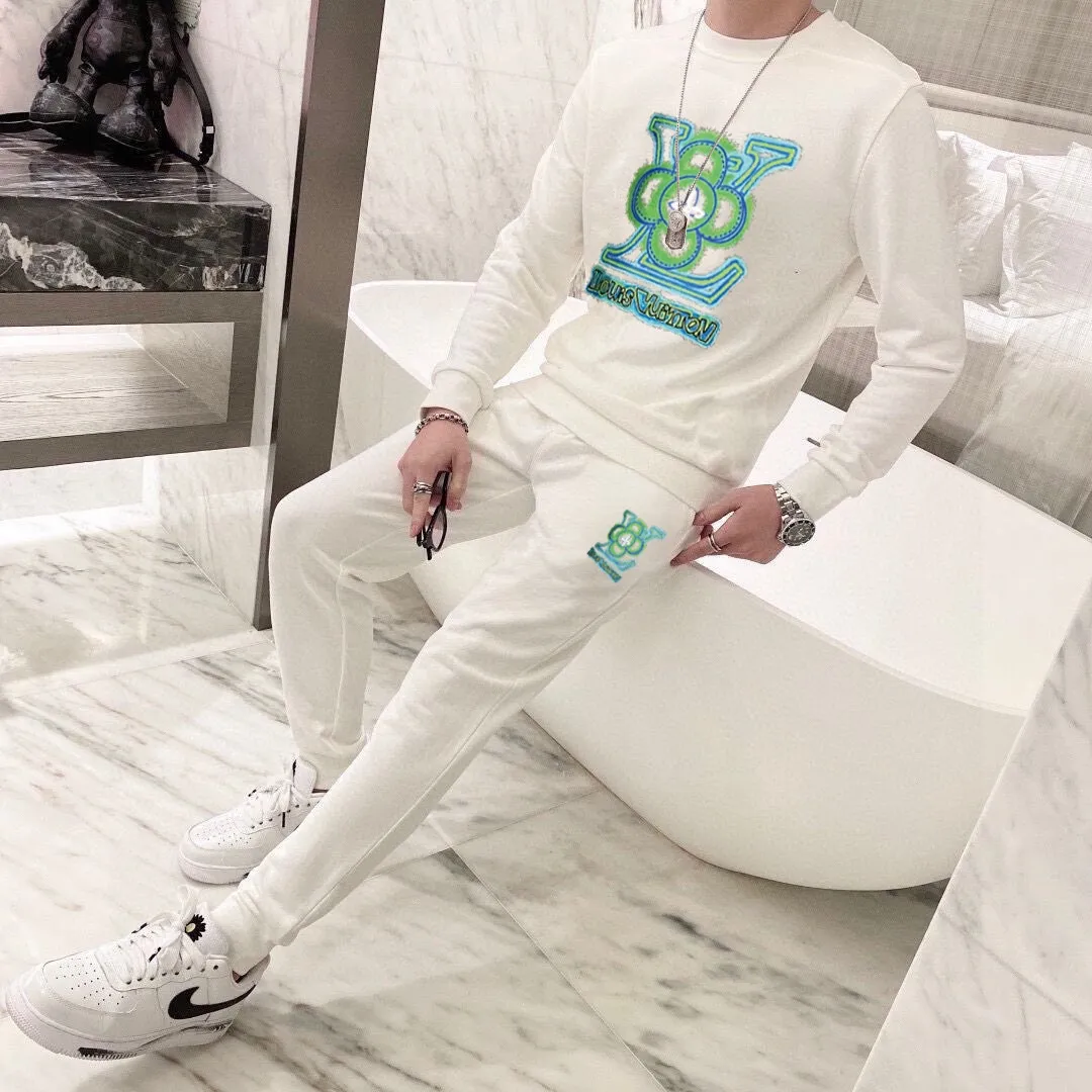 🅿️380 direct batch [LV Louis Vuitton] (Fat Man Gospel) hot-selling suit is coming. Focus on the original version of the official website. 2025 new hot-selling sweatshirt suit. The original order is the best. 🇭🇰The meticulous work of top designers. Just for a fitting and perfect upper body effect. 100% natural high-quality Roman cotton, close-fitting comfort, noble and elegant! Original hardware embodies elegance and nobility! Counter size: M-5XL (maximum wear up to 220 pounds)
